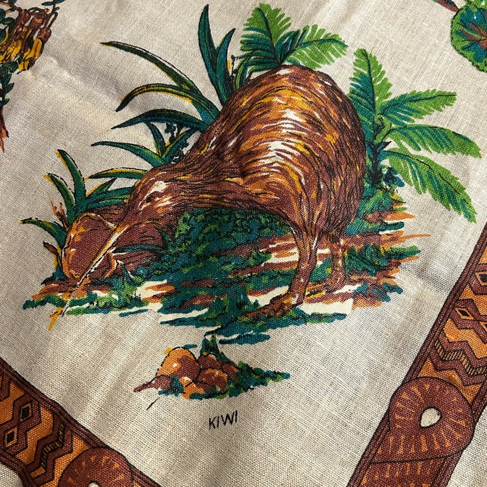 Vintage Maori New Zealand Taniwha Tablecloth or Hangable Tapestry - Picture 9 of 12